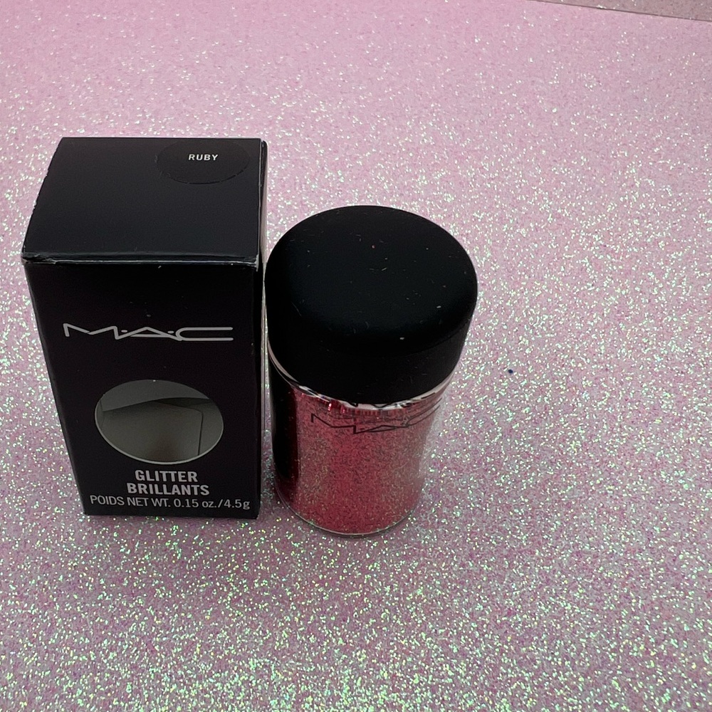 Red glitter shadow